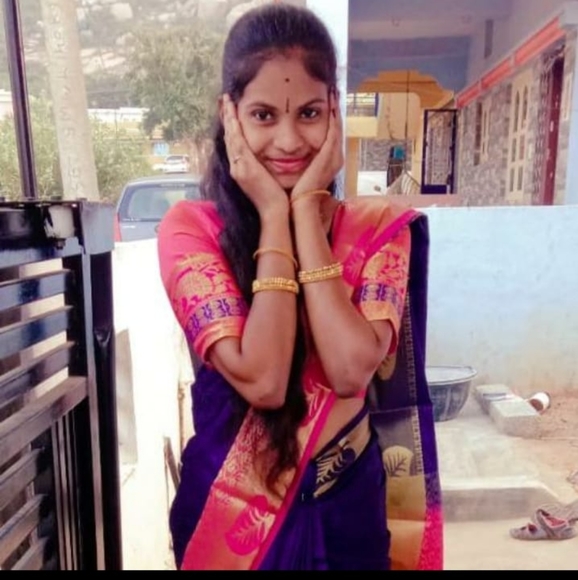 Meet your Posher, Chaya - Picture 1 of 1